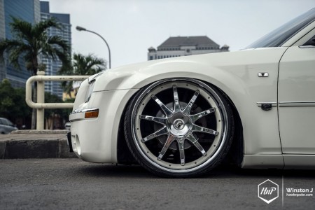 300cmonarch-03 (The Other Luxury // Chrysler 300C on Monarch)