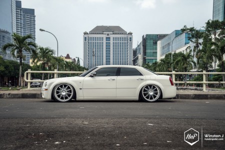 300cmonarch-15 (The Other Luxury // Chrysler 300C on Monarch)