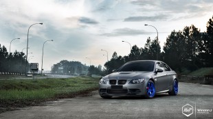 dec13w (Wallpaper Wednesday // Frozen Grey M3 on Hyper Blue TE37SL)