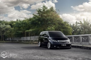 elysionvossen-01 (The Air-equipped Family Van // Antonius’ Elysion on Vossen)