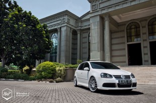 gtirays-14 (Classy Execution // GTI MKV on Volk Rays)